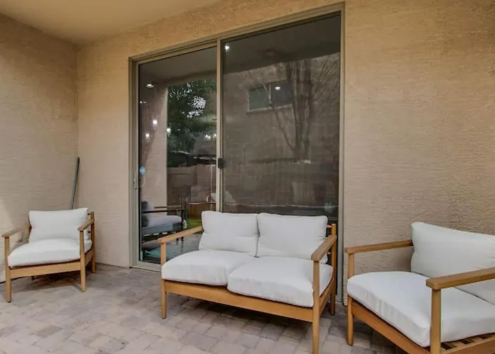 3 Bdrm Townhouse Wgarage In Gated Complex