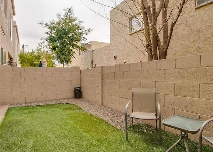 3 Bdrm Townhouse Wgarage In Gated Complex Holiday home