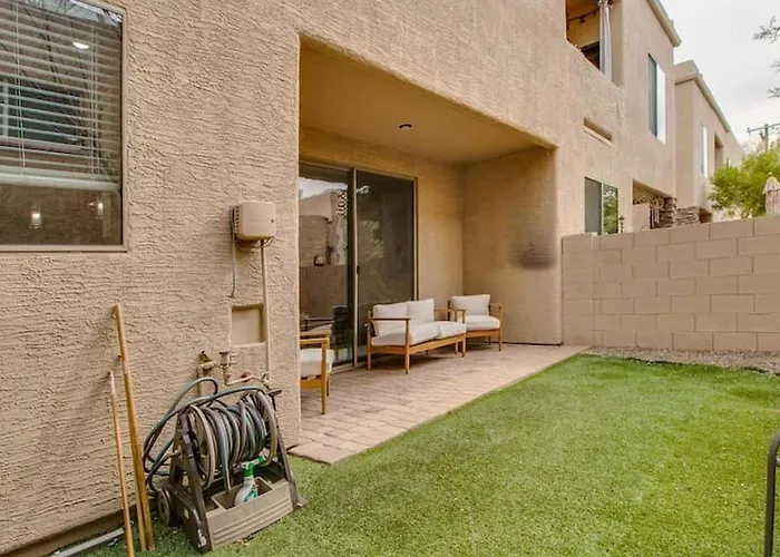 3 Bdrm Townhouse Wgarage In Gated Complex Phoenix