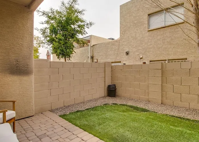 Holiday home 3 Bdrm Townhouse Wgarage In Gated Complex *