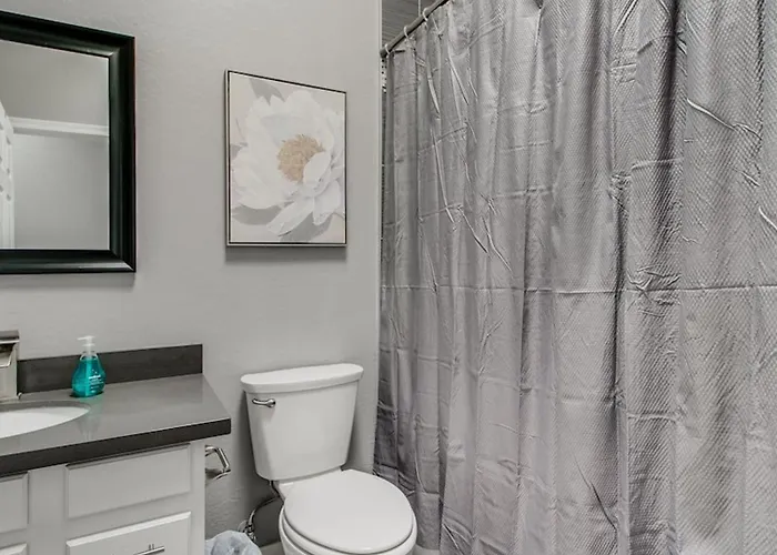 3 Bdrm Townhouse Wgarage In Gated Complex *