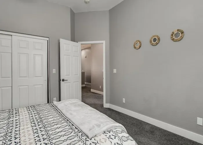 3 Bdrm Townhouse Wgarage In Gated Complex Holiday home Phoenix