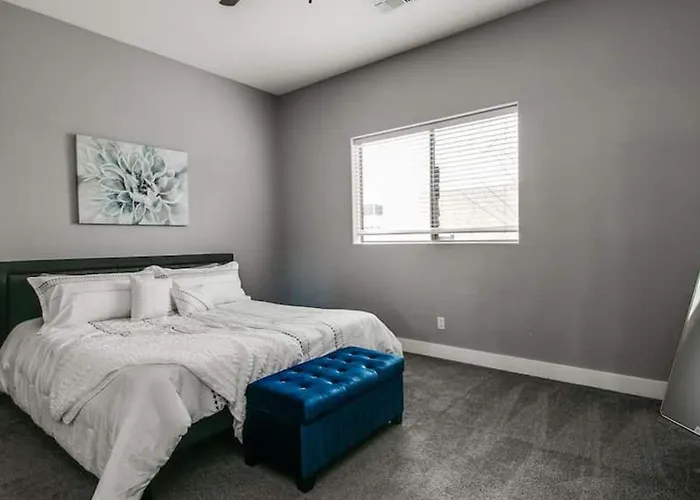 3 Bdrm Townhouse Wgarage In Gated Complex *