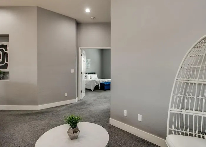 Holiday home 3 Bdrm Townhouse Wgarage In Gated Complex