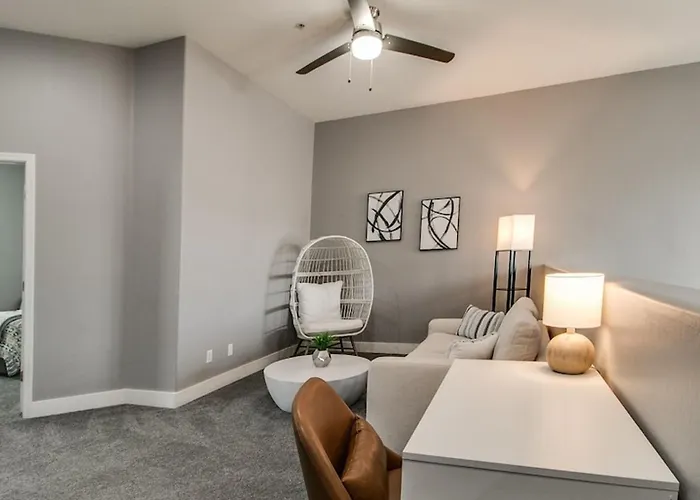 3 Bdrm Townhouse Wgarage In Gated Complex Holiday home