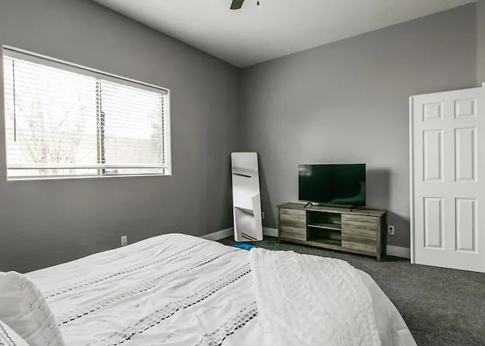 Holiday home 3 Bdrm Townhouse Wgarage In Gated Complex *