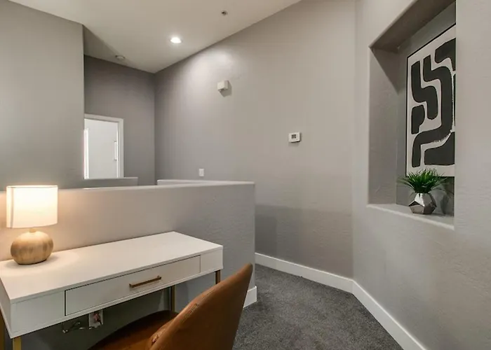 3 Bdrm Townhouse Wgarage In Gated Complex *