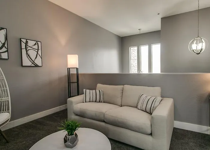 3 Bdrm Townhouse Wgarage In Gated Complex