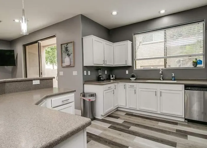 3 Bdrm Townhouse Wgarage In Gated Complex *
