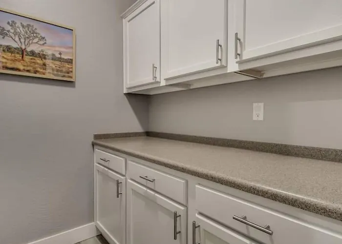 3 Bdrm Townhouse Wgarage In Gated Complex Holiday home *