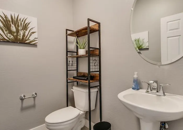 3 Bdrm Townhouse Wgarage In Gated Complex Phoenix