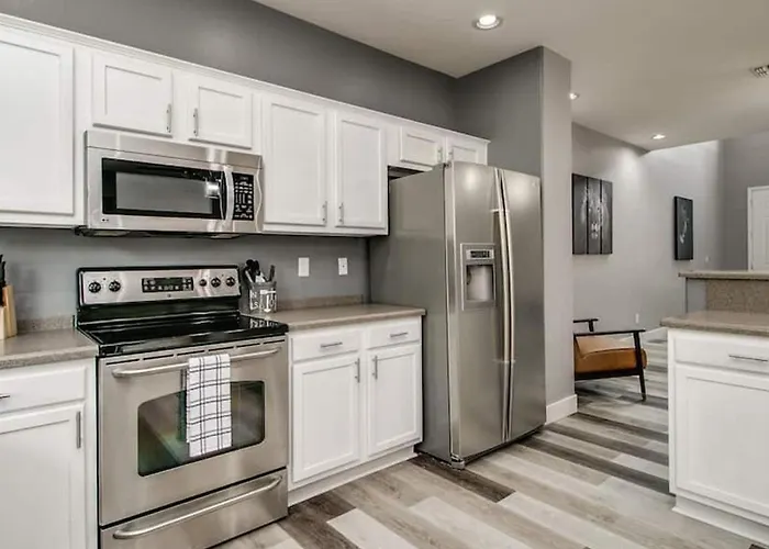 3 Bdrm Townhouse Wgarage In Gated Complex