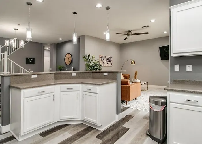 Holiday home 3 Bdrm Townhouse Wgarage In Gated Complex