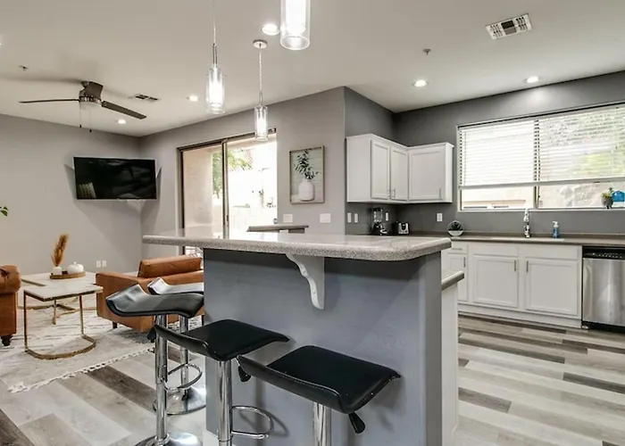 3 Bdrm Townhouse Wgarage In Gated Complex *