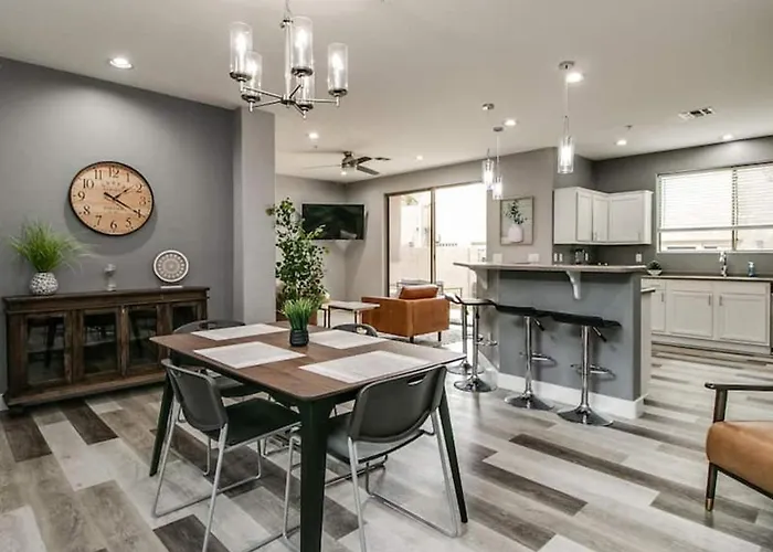 3 Bdrm Townhouse Wgarage In Gated Complex Holiday home *