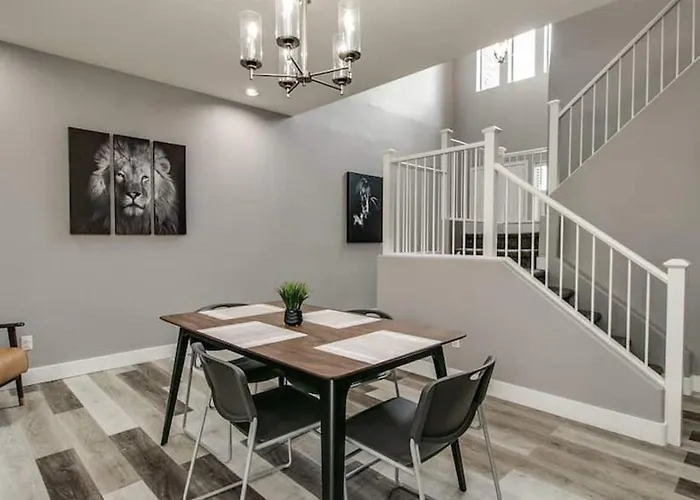 3 Bdrm Townhouse Wgarage In Gated Complex * Phoenix