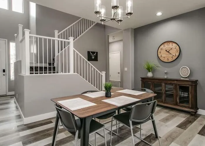 3 Bdrm Townhouse Wgarage In Gated Complex