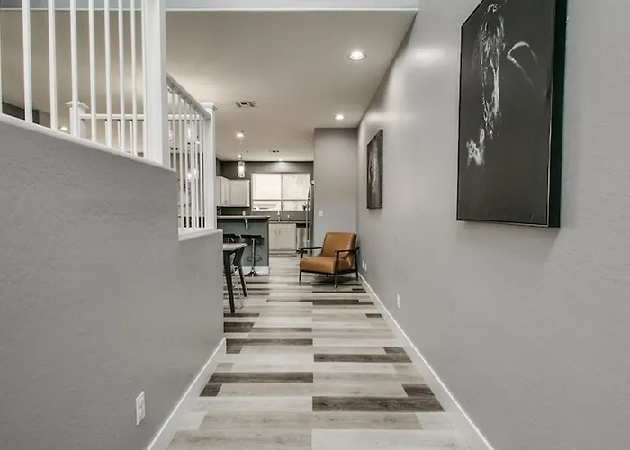 Holiday home 3 Bdrm Townhouse Wgarage In Gated Complex