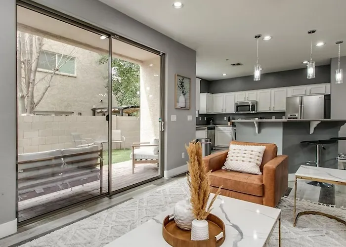 Holiday home 3 Bdrm Townhouse Wgarage In Gated Complex *